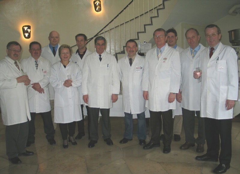 DLG- Sahne- Prüferteam 2004 (v.l.n.r.): Dr. Riedel, H.-H.Schmid, H.-U. Hübel, Frau I. Fischer, W. Andr, J. Haisch, R. Fuhs, W. Dörges, Chr. Bauer, G. Nack, H.-H. Lucht